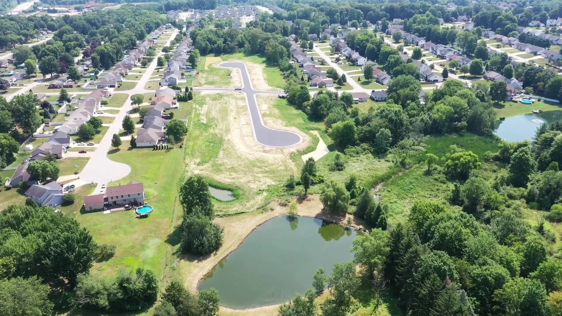 Aerial view of the Willow Run at Norton neighborhood